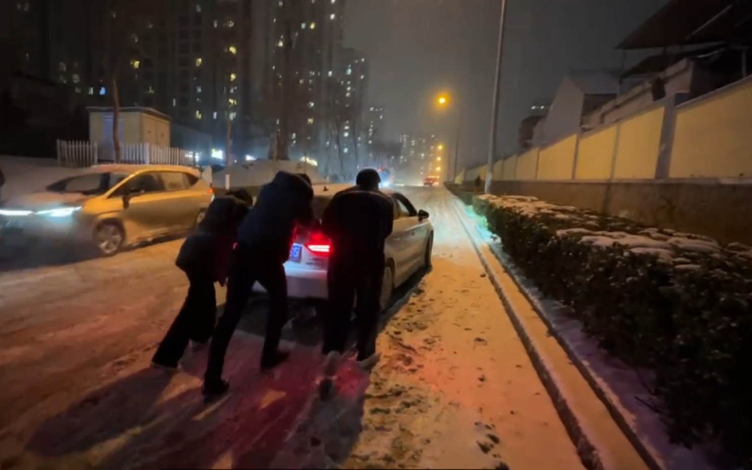 20日早上,驾驶员程鹏像往常一样驾车从市政府山东路发团岛贵州路站点