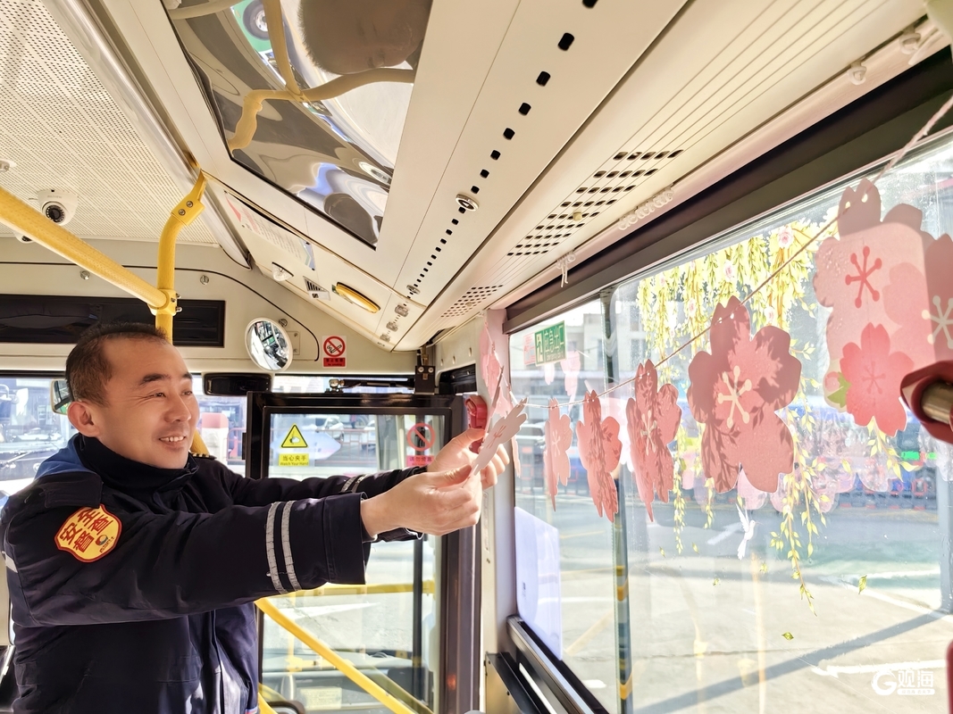 漫游老城街巷共赏春日浪漫！青岛巴士开出“玉兰之约”主题车(图6)
