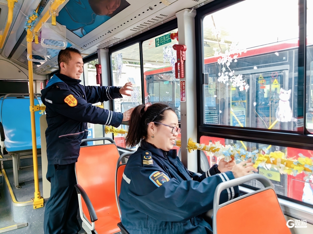 漫游老城街巷共赏春日浪漫！青岛巴士开出“玉兰之约”主题车(图2)