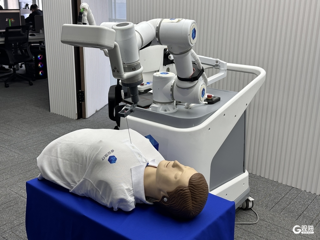 全球首台ai 3d结构光经皮穿刺手术机器人!实现远程精准医疗新突破